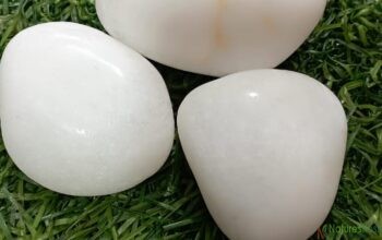 White quartz pebbles